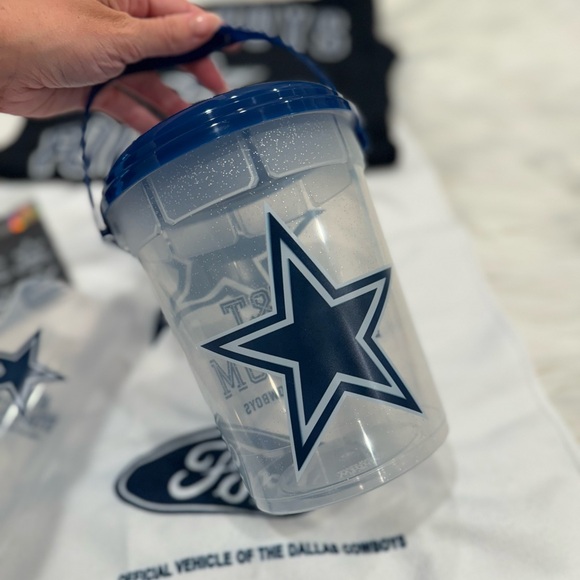 Dallas Cowboys Football Stadium Bundle Set - Include small shirt - Fan Favorite! - Picture 7 of 16